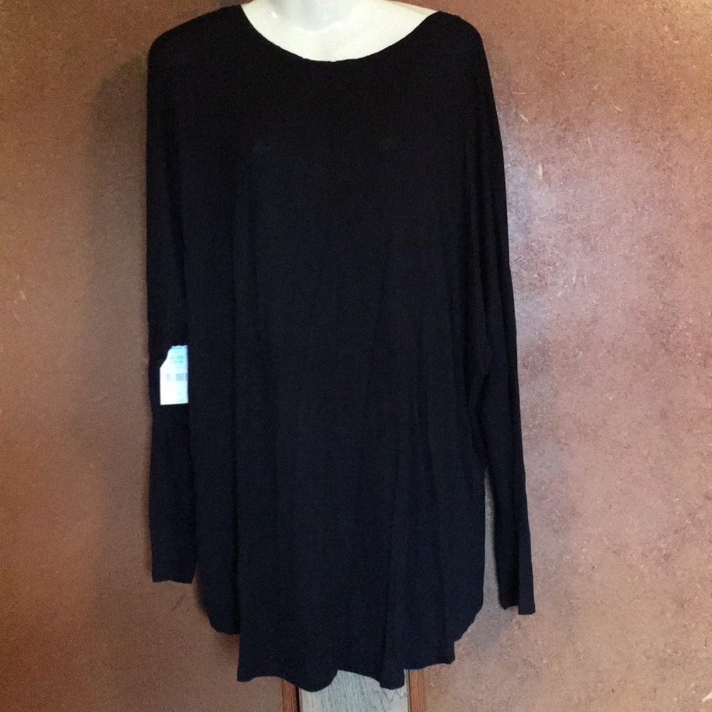 ⭐️ 5 for $25 Basic everyday black tee-NWT